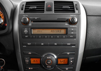 Подержанный автомобиль Toyota Corolla Sedan 2008 года (14 фото)