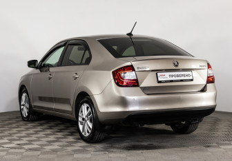 Подержанный автомобиль Skoda Rapid Liftback 2018 года (7 фото)
