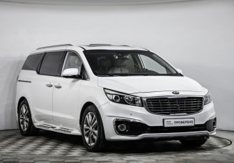 Подержанный автомобиль Kia Carnival 2018 года (3 фото)