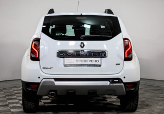 Подержанный автомобиль Renault Duster 2015 года (6 фото)