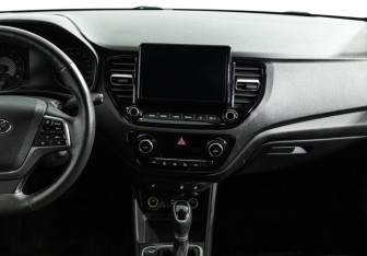 Подержанный автомобиль Hyundai Solaris Sedan 2021 года (14 фото)