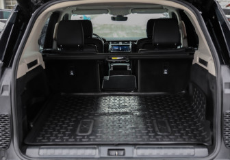 Подержанный автомобиль Land Rover Discovery 2017 года (34 фото)