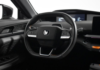 Подержанный автомобиль Changan UNI-V 2024 года (15 фото)