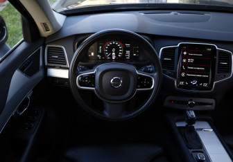 Подержанный автомобиль Volvo XC90 2018 года (9 фото)