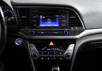 Подержанный автомобиль Hyundai Elantra Sedan 2018 года (18 фото)