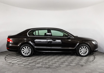 Подержанный автомобиль Skoda Superb Liftback 2014 года (4 фото)