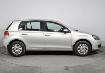 Подержанный автомобиль Volkswagen Golf Hatchback 2010 года (4 фото)