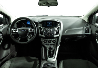 Подержанный автомобиль Ford Focus Sedan 2014 года (13 фото)