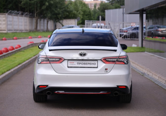 Подержанный автомобиль Toyota Camry Sedan 2021 года (7 фото)