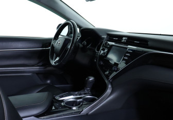 Подержанный автомобиль Toyota Camry Sedan 2019 года (10 фото)