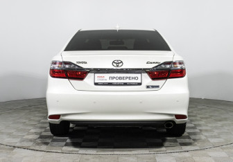 Подержанный автомобиль Toyota Camry Sedan 2016 года (6 фото)