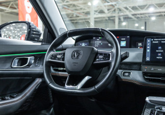 Подержанный автомобиль Changan UNI-K 2024 года (31 фото)