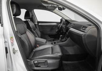 Подержанный автомобиль Skoda Superb Liftback 2018 года (21 фото)