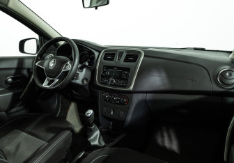 Подержанный автомобиль Renault Logan Sedan 2022 года (9 фото)