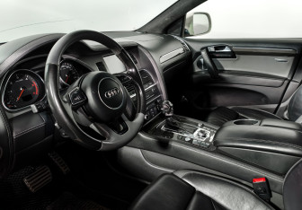 Подержанный автомобиль Audi Q7 2012 года (9 фото)