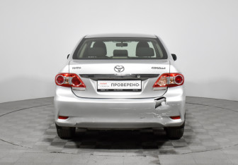 Подержанный автомобиль Toyota Corolla Sedan 2012 года (6 фото)