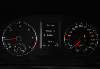 Подержанный автомобиль Volkswagen Caravelle 2011 года (18 фото)