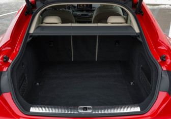 Подержанный автомобиль Audi A5 Liftback 2022 года (36 фото)