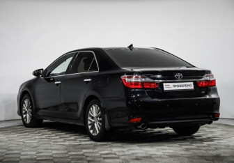 Подержанный автомобиль Toyota Camry Sedan 2017 года (7 фото)