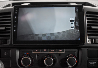 Подержанный автомобиль Volkswagen Caravelle 2011 года (19 фото)