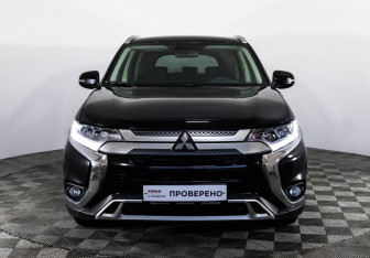 Подержанный автомобиль Mitsubishi Outlander 2019 года (2 фото)
