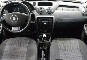 Подержанный автомобиль Renault Duster 2013 года (14 фото)