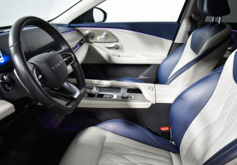 Подержанный автомобиль Chery Arrizo 8 2023 года (10 фото)