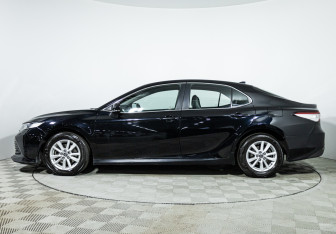 Подержанный автомобиль Toyota Camry Sedan 2019 года (8 фото)