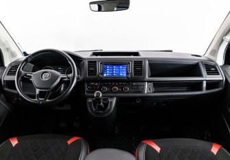 Подержанный автомобиль Volkswagen Caravelle 2016 года (10 фото)