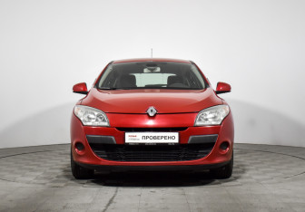 Подержанный автомобиль Renault Megane Hatchback 2010 года (2 фото)