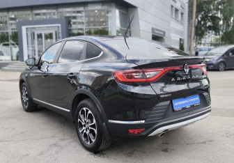 Подержанный автомобиль Renault Arkana 2019 года (6 фото)