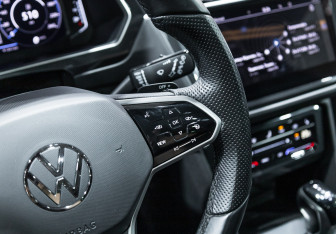 Подержанный автомобиль Volkswagen Tiguan 2021 года (27 фото)