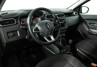 Подержанный автомобиль Renault Duster 2021 года (11 фото)