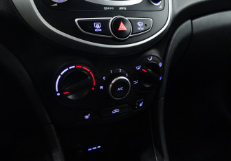 Подержанный автомобиль Hyundai Solaris Sedan 2013 года (16 фото)