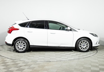 Подержанный автомобиль Ford Focus Hatchback 2014 года (4 фото)