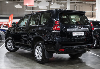 Подержанный автомобиль Toyota Land Cruiser Prado 2021 года (9 фото)