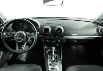 Подержанный автомобиль Audi A3 Sedan 2018 года (13 фото)