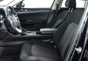 Подержанный автомобиль Kia K5 2021 года (16 фото)