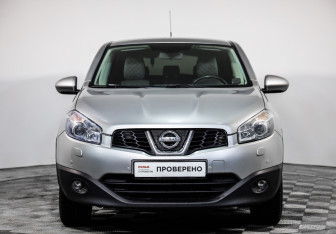 Подержанный автомобиль Nissan Qashqai 2012 года (2 фото)