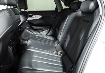 Подержанный автомобиль Audi A4 Sedan 2018 года (10 фото)