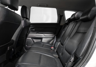 Подержанный автомобиль Mitsubishi Outlander 2017 года (13 фото)
