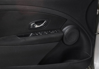 Подержанный автомобиль Renault Megane Hatchback 2013 года (17 фото)
