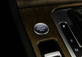 Подержанный автомобиль Volkswagen Touareg 2017 года (17 фото)