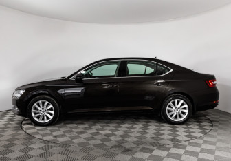Подержанный автомобиль Skoda Superb Liftback 2017 года (9 фото)