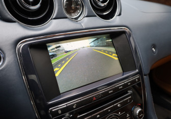 Подержанный автомобиль Jaguar XJ 2013 года (22 фото)