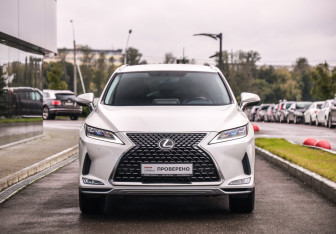 Подержанный автомобиль Lexus RX 2021 года (4 фото)
