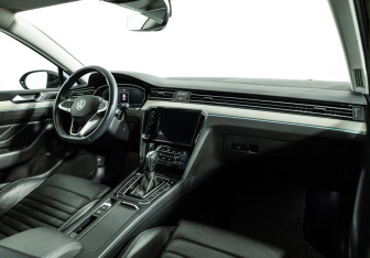 Подержанный автомобиль Volkswagen Passat Sedan 2020 года (9 фото)