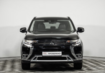 Подержанный автомобиль Mitsubishi Outlander 2021 года (2 фото)