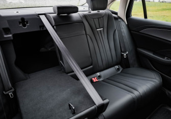 Подержанный автомобиль Hongqi H5 2024 года (32 фото)