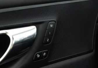 Подержанный автомобиль Volvo XC60 2020 года (18 фото)